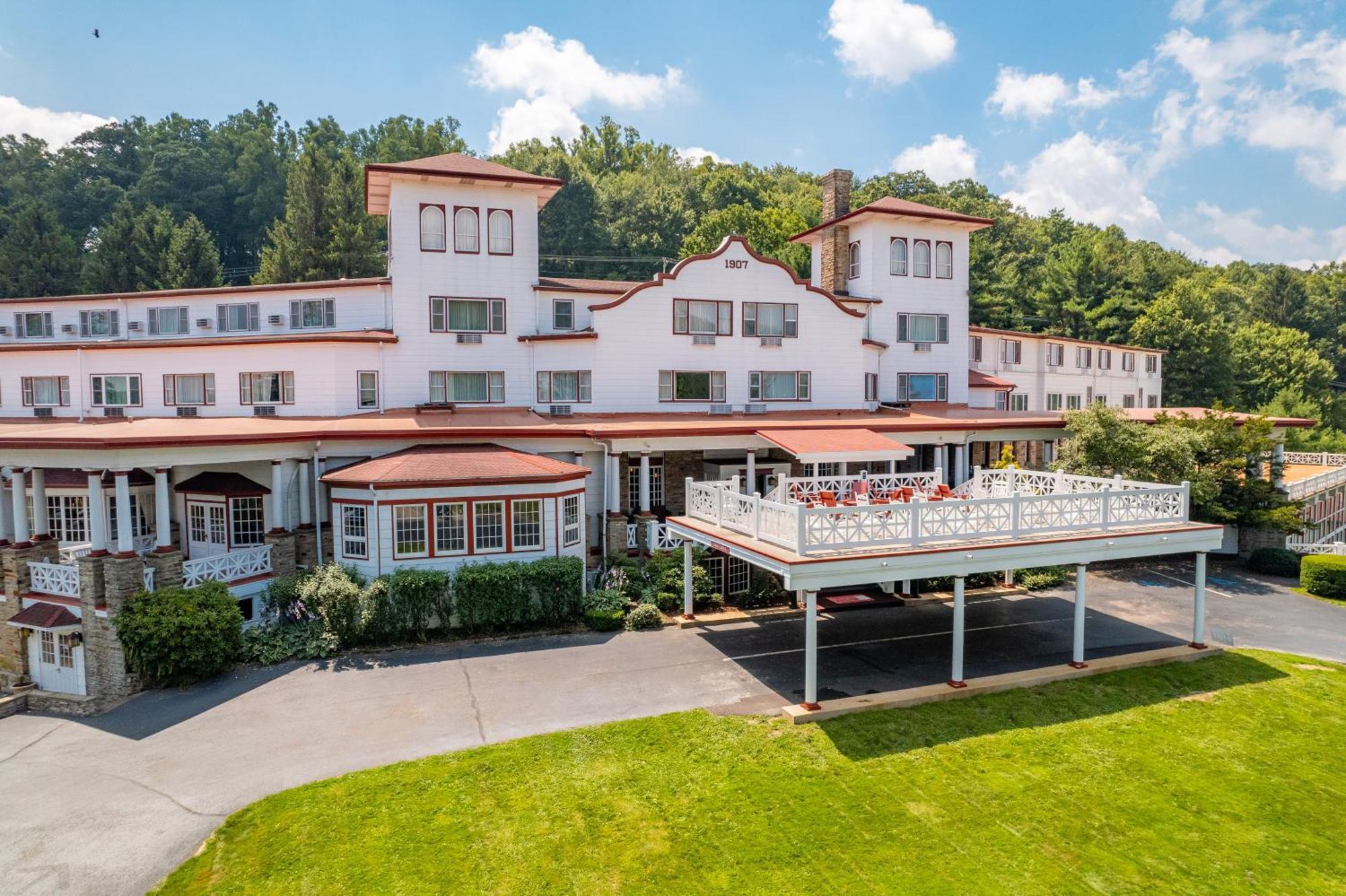 Historic Summit Inn Chalk Hill Bagian luar foto
